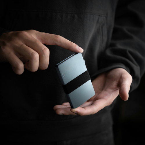 Porte‑cartes KAZE Extend – Gris argenté, aluminium minimaliste