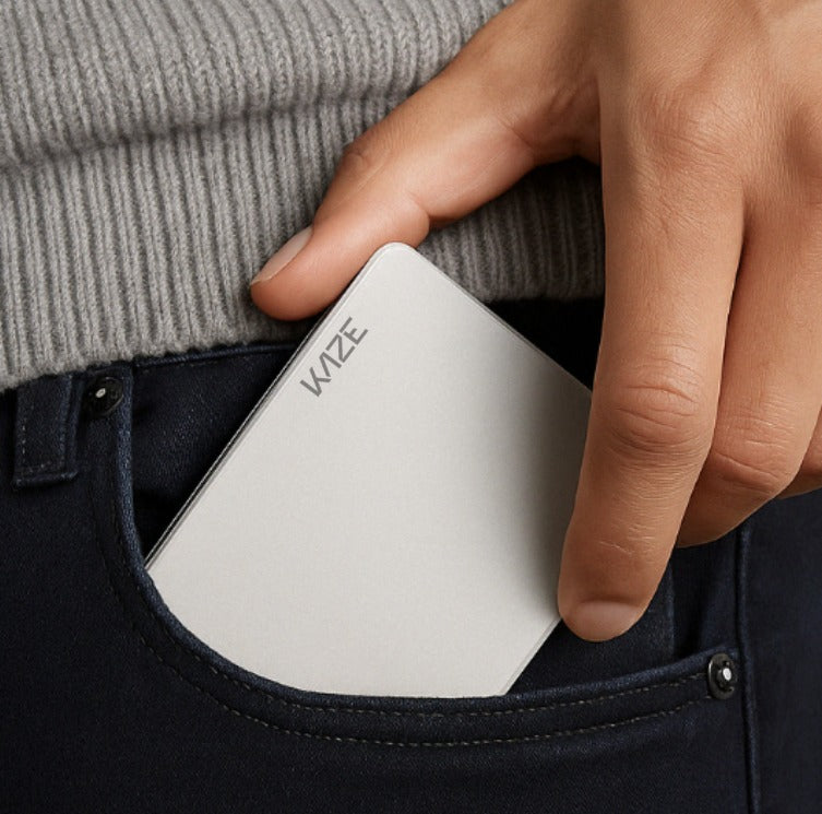 Porte‑cartes KAZE Flat – Or satiné, aluminium minimaliste